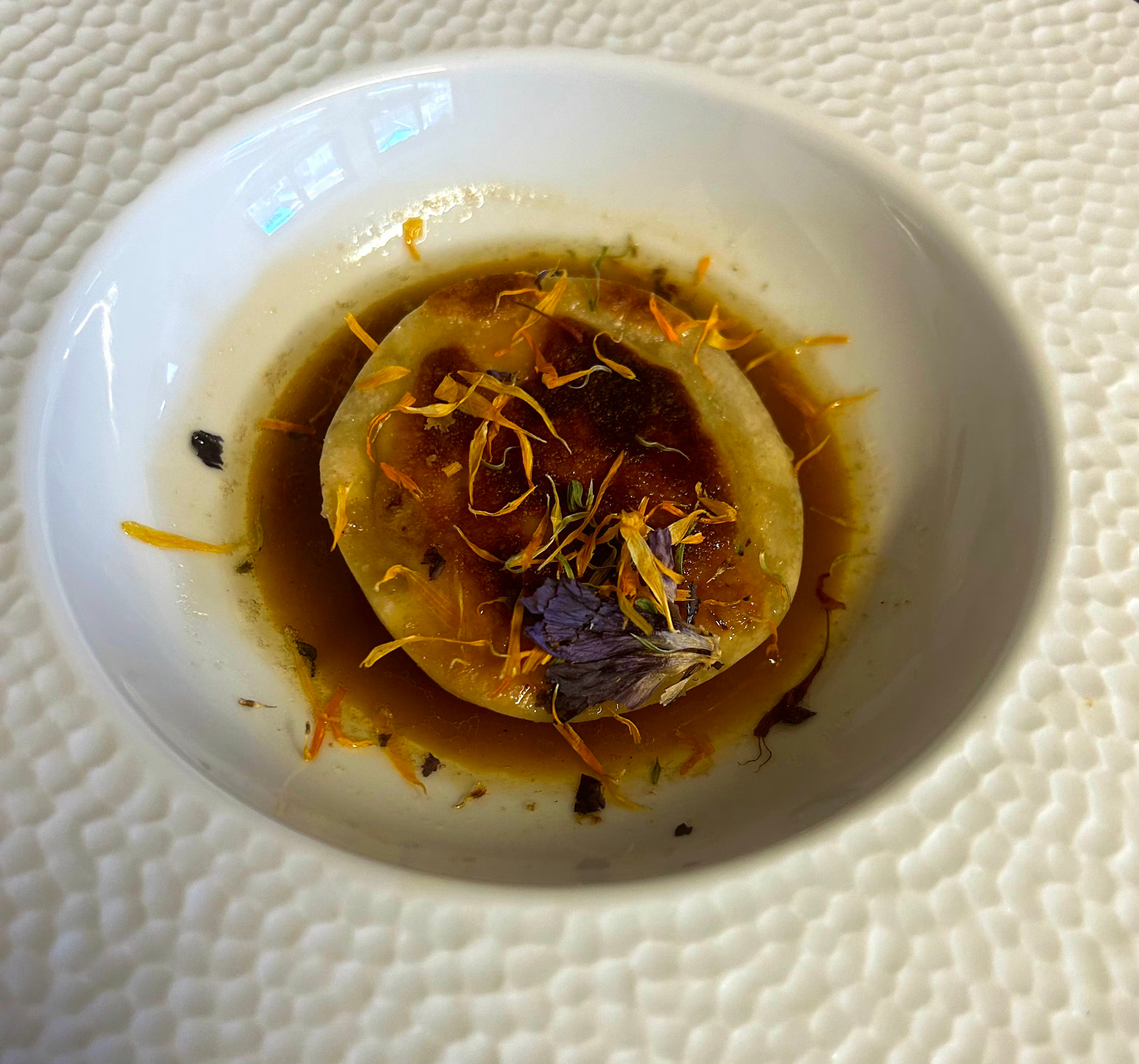 Raviole de foie gras & consommé de canard